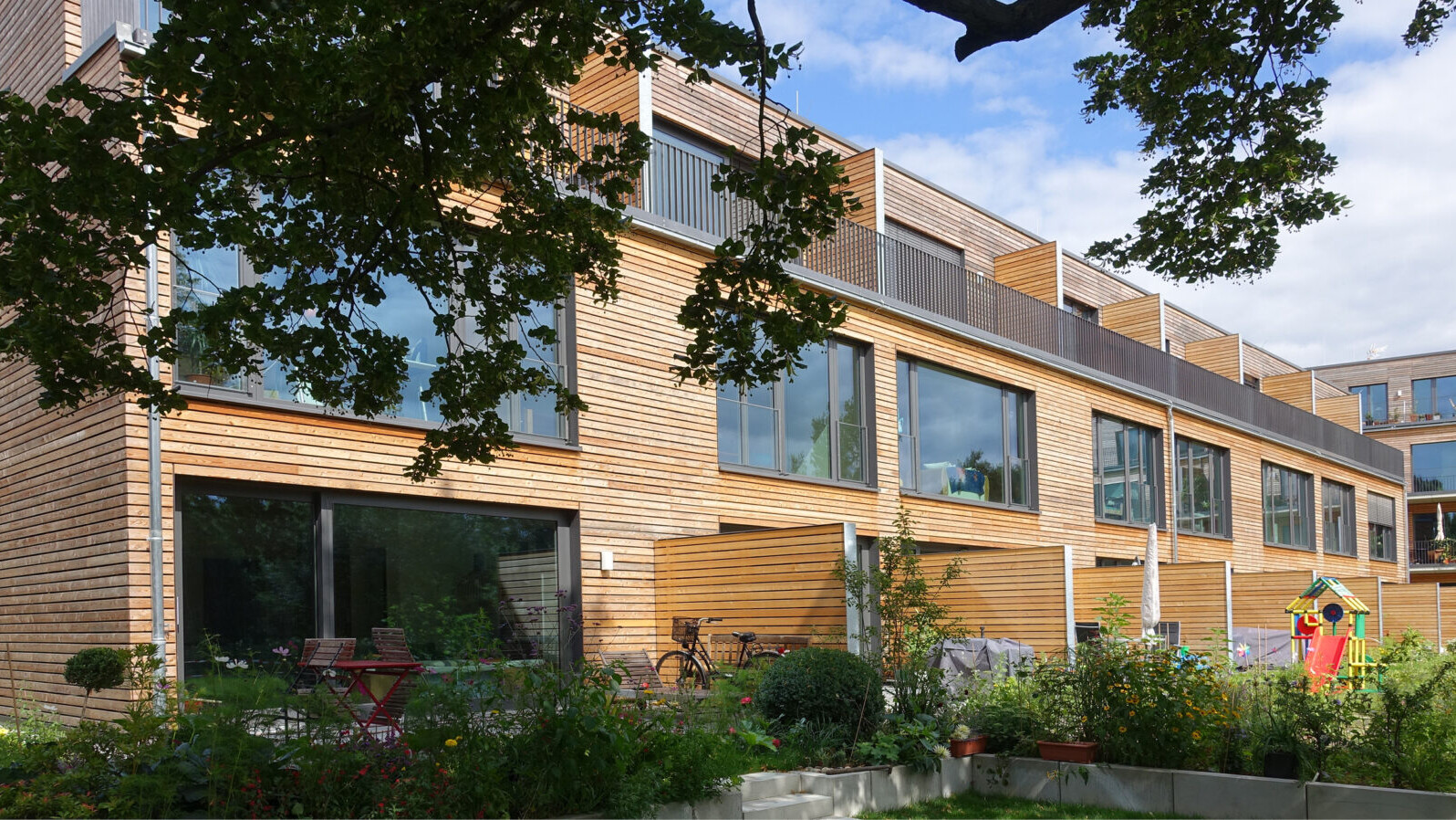 Baugemeinschaft Sarkauer Allee Gartenansicht 2 &copy; baut architektur