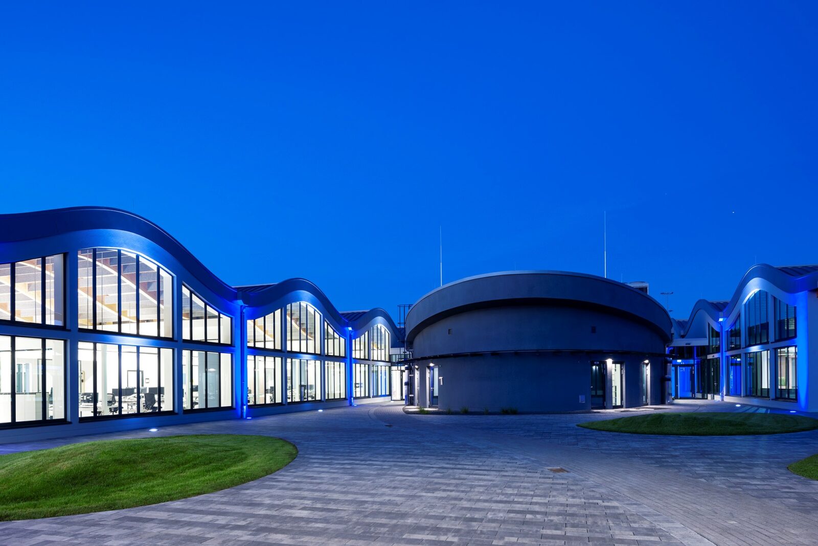 Der Hof des Campus bei Nacht © Heine Warnecke Design