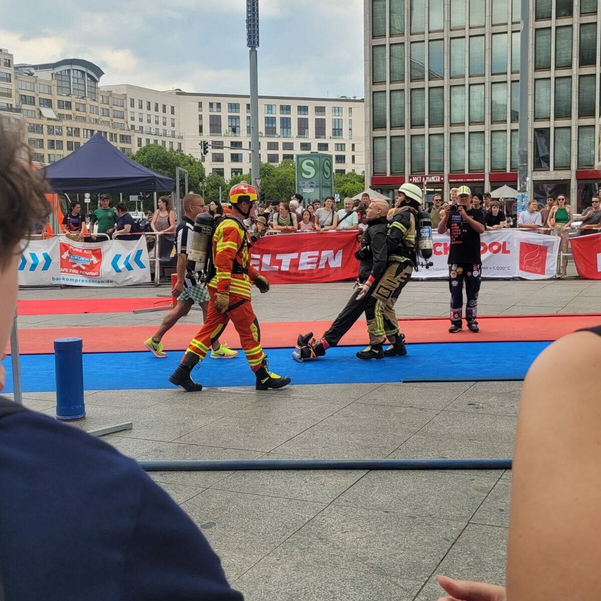 Ziehen des Rescue Dummys bei der Firefighter Combat Challenge Germany