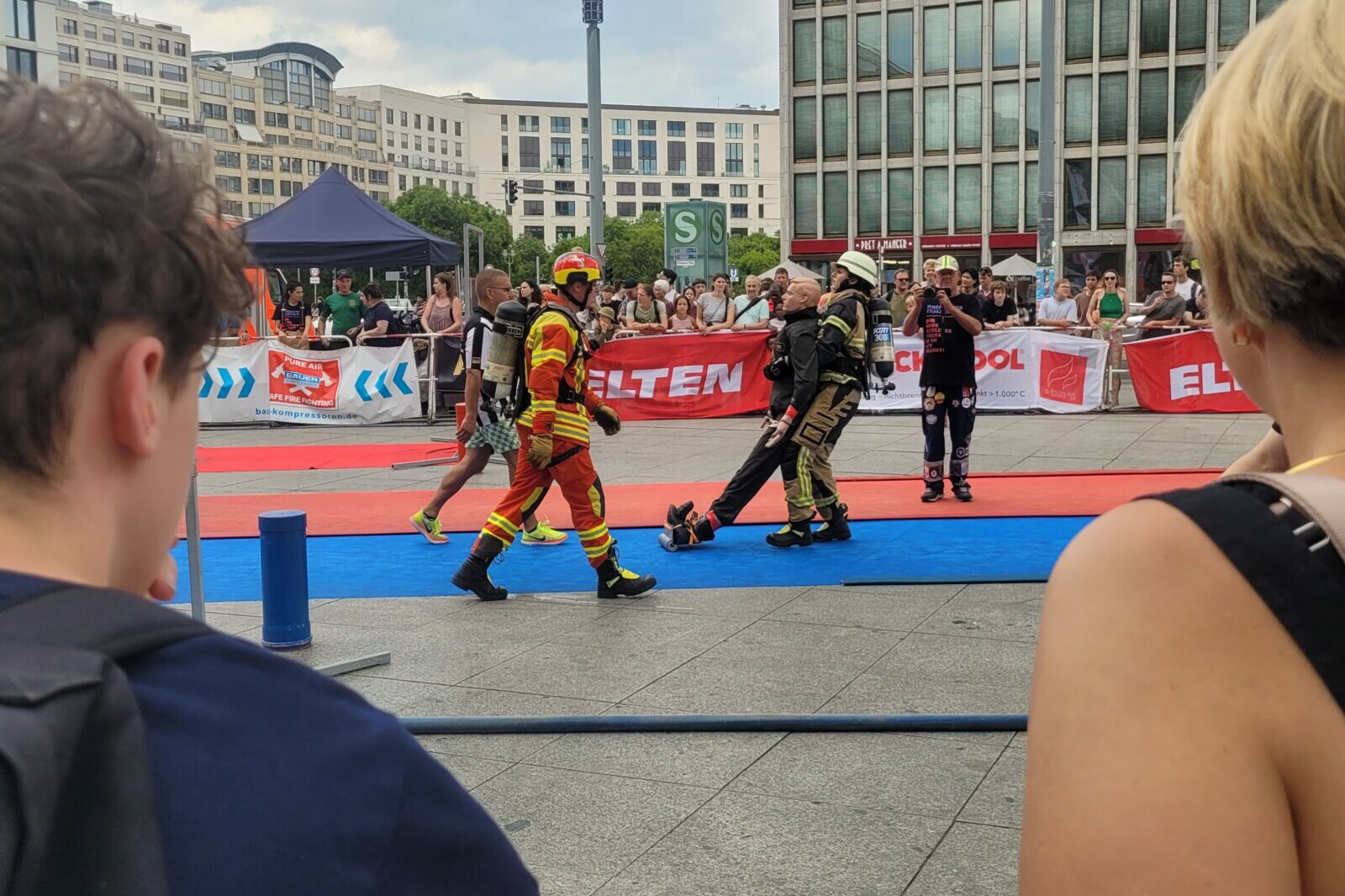 Ziehen des Rescue Dummys bei der Firefighter Combat Challenge Germany